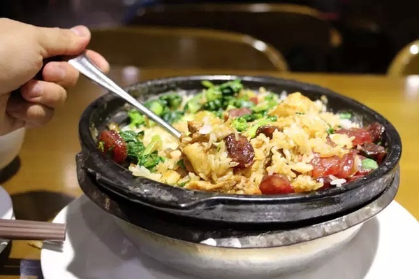 我替你评测了京城十家餐厅的煲仔饭