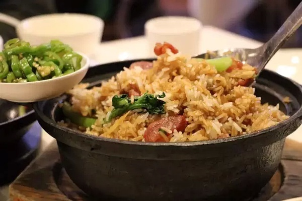 我替你评测了京城十家餐厅的煲仔饭