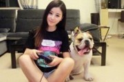 冰箱姐GIF：呵呵，叔叔不要这样看人家，感觉好害羞呢！