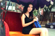 GIF搞笑趣图：村子里唯一见过大世面的人，其它姑娘都已她为榜样