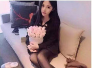 深井冰：鲜花配美人，妹子这鲜花一定是你男朋友送的吧