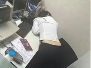冰箱姐：女秘书昨晚加班太深夜，结果累成这样，看着心疼啊