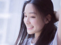 软妹子：清爽白净长发美女室内写真！笑起来的样子真迷人！