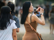 萌妹子：修身显性感的包臀裙的美丽，让人过目不忘！