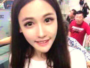 冰箱姐：妹子这自拍确实很好看，但是被后面的大哥给毁了