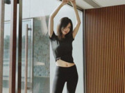 萌妹子：打底裤帮助你拥有，你本该的青春活力！