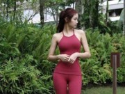 萌妹子：气质十足的打底裤穿搭，展现出来的诱人的身材，那么的显唯美动人！