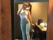萌妹子：瑜伽裤的简约穿搭，让你在舒适的同时更显窈窕曲线！