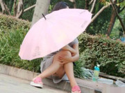 智者贱志：在这么多闪光灯下，姑娘你是怎么做到如此淡定练习一字马的
