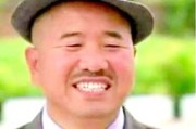 新闻哥吐槽：男子偷5只活螃蟹藏进裤裆，钢铁硬汉！