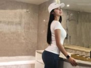 萌妹子：秋季牛仔裤已成爱美小姐姐首选，时尚舒适，美不美看了就知道