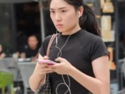 萌妹子：身穿黑色打底裤的美女，不仅显瘦，还很有气质，你发现了吗