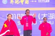 新闻哥吐槽：运动员“扔国旗”就是不爱国？少扯！