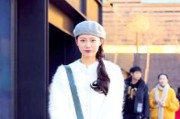 萌妹子：女人们穿紧身牛仔裤出镜，苗条身材高颜值，这美感美到了心坎里！