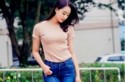 萌妹子：光彩耀人的牛仔裤女孩，穿出干练气质，在细节中彰显美！