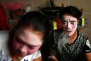 中国人的一天：跳盅盘舞的洗碗工