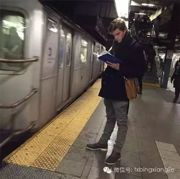还在玩手机的你已经out啦！