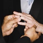 孩子，这个世界很大，男生可以喜欢男生，女生也可以喜欢女生