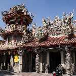 中国的寺庙、道观，都是怎么赚钱花钱的？