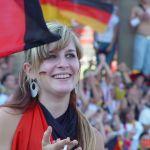 世界杯这个印钞机，是怎么给 FIFA 挣钱的