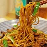这碗豉油炒面，在无数深夜里拯救了我的舌头和胃