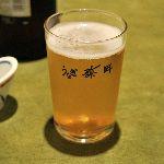 来，尝尝我这杯 82 年的……啤酒